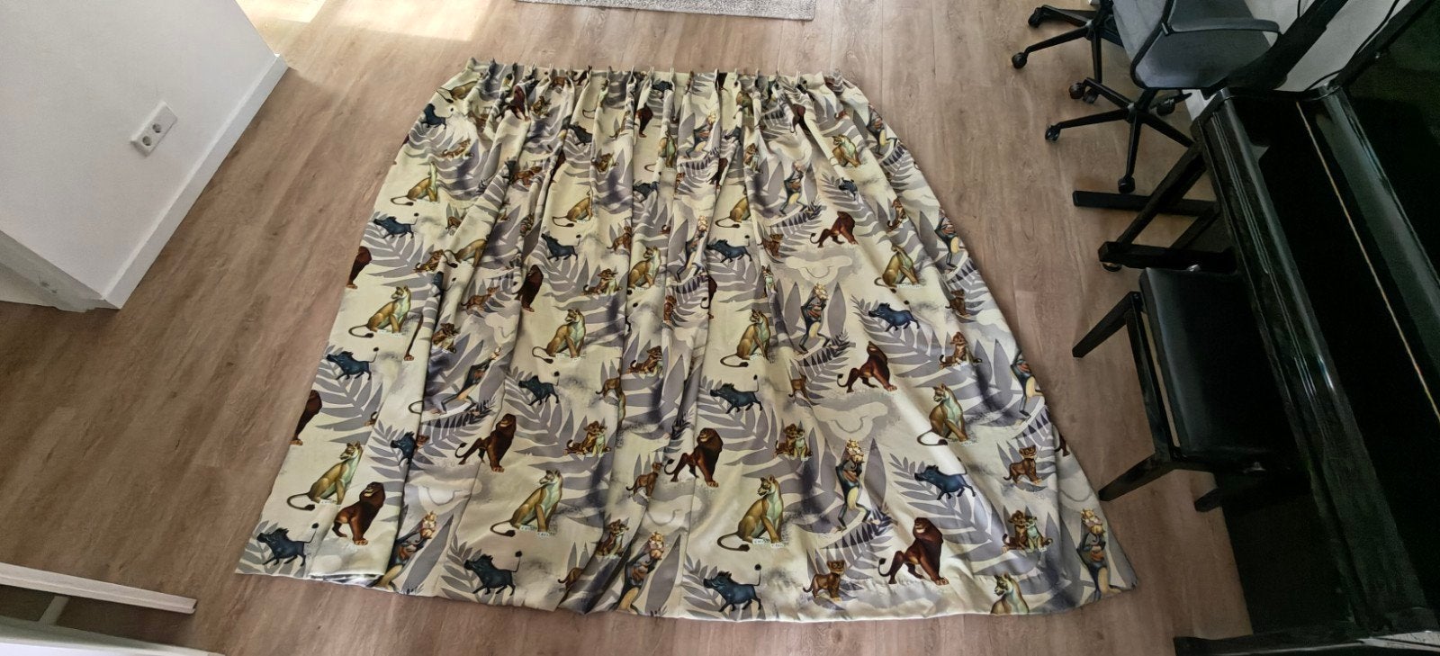 Leuke gordijnen met Lion King print voor kinderkamer, Huis en Inrichting, Gebruikt, 177 cm, In te korten, Ophalen of Verzenden