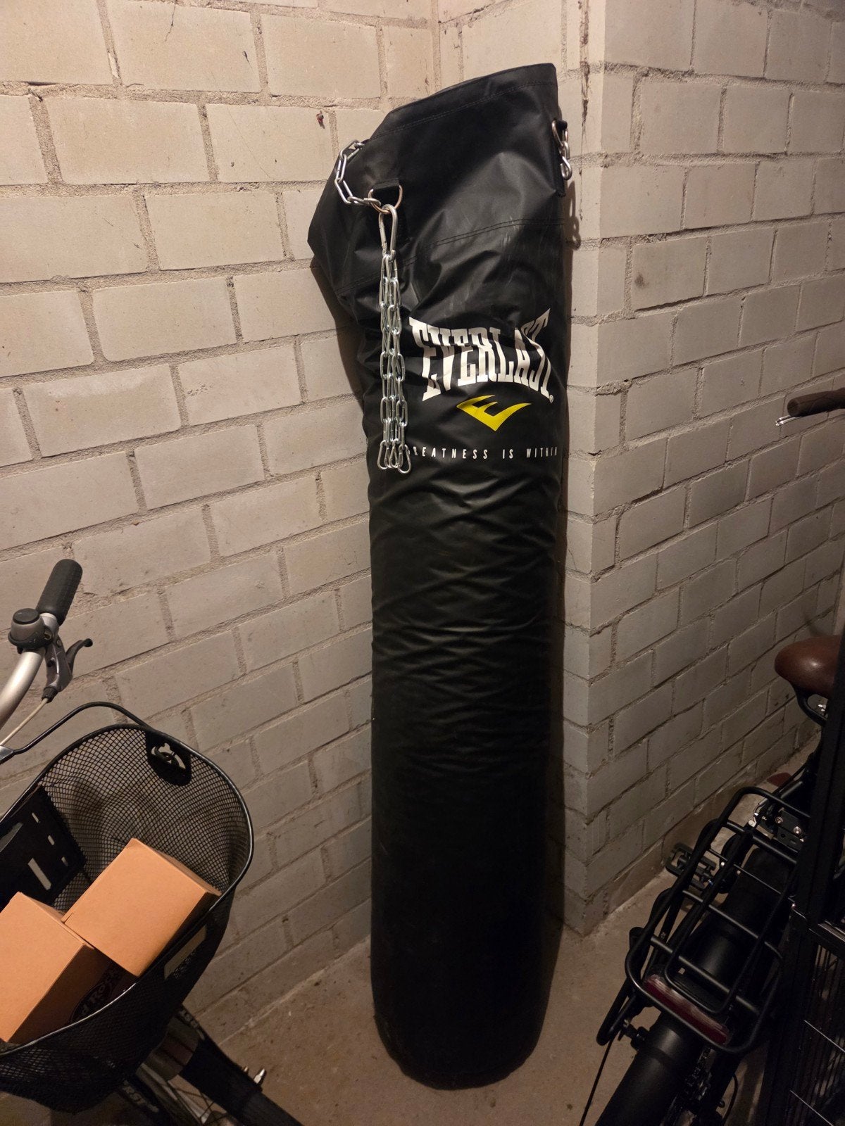Everlast bokszak - ketting moet worden losgemaakt (zie foto), Ophalen, Gebruikt, Vechtsportmateriaal