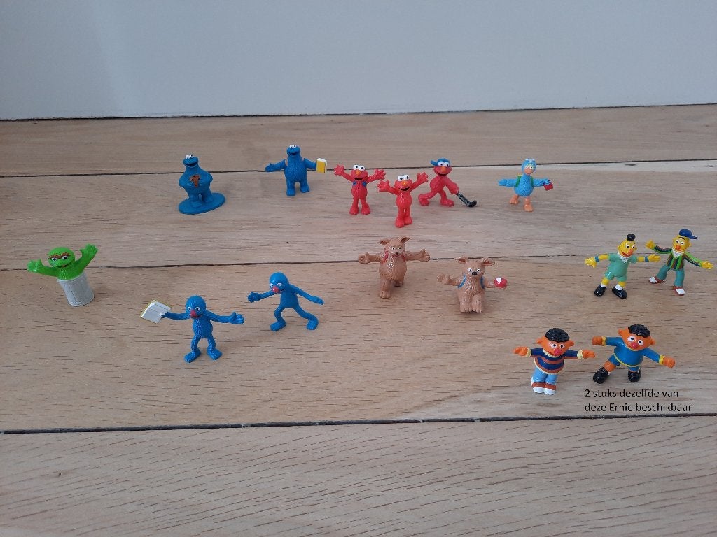 15 verschillende Sesamstraat figuren / poppetjes + 1 extra, Verzamelen, Poppetjes en Figuurtjes, Zo goed als nieuw, Ophalen of Verzenden