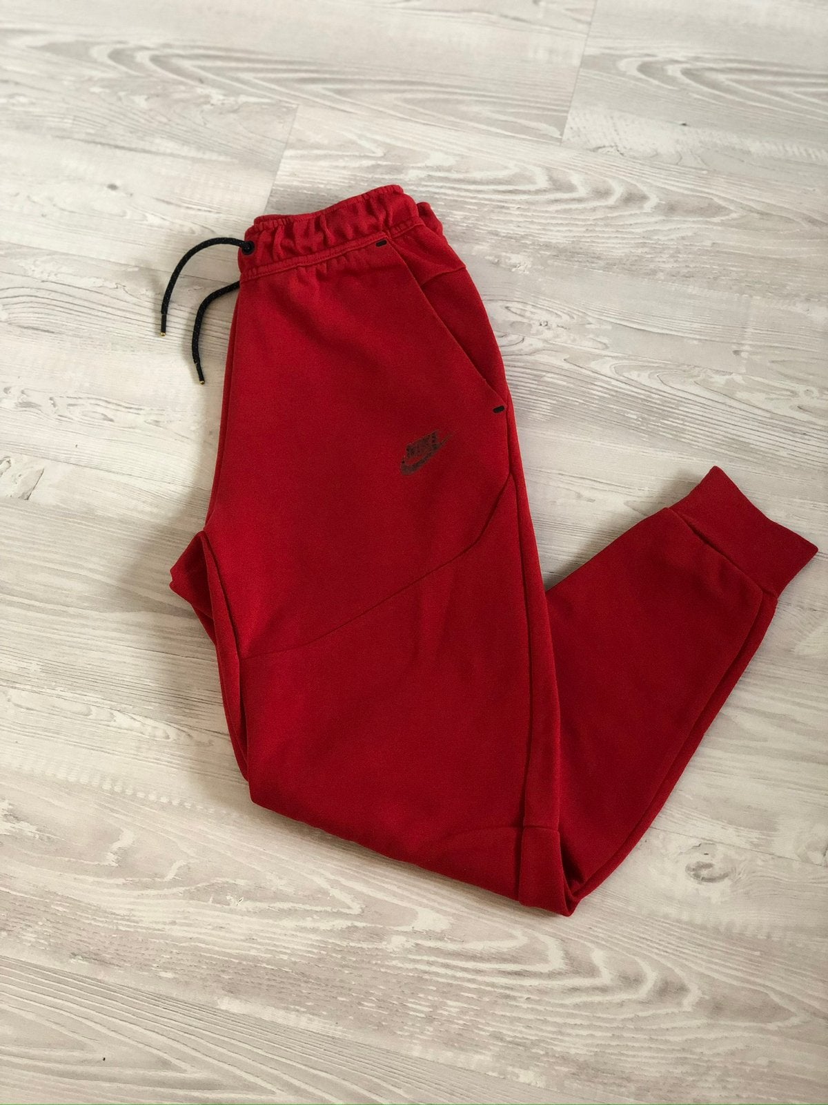 Nike tech fleece trainingsbroek, Ophalen of Verzenden, Zo goed als nieuw, Maat 46 (S) of kleiner, Rood