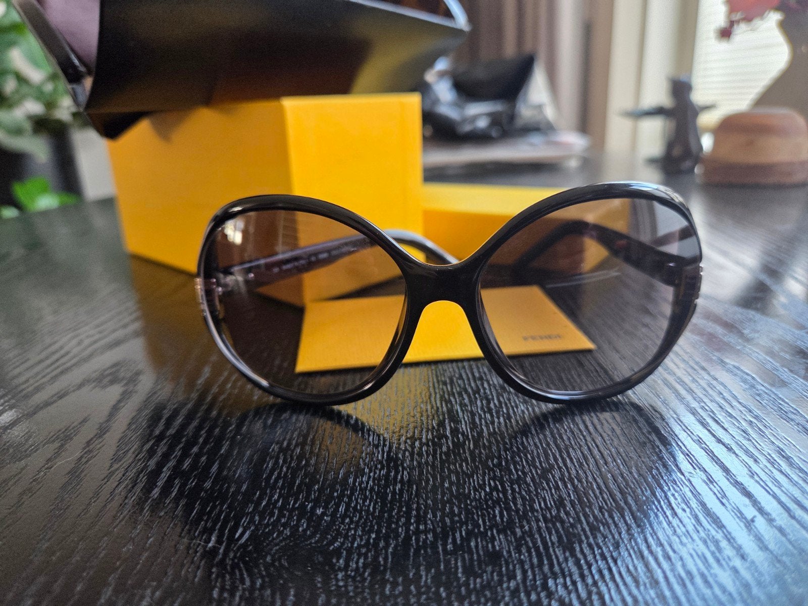 Fendi Zonnebril - nieuw met originele doos en doekje, Overige merken, Zonnebril, Zwart, Ophalen of Verzenden