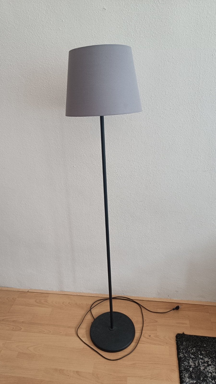 Staande lamp met grijze kap, Huis en Inrichting, Ophalen, Gebruikt, Metaal, E27 (groot)