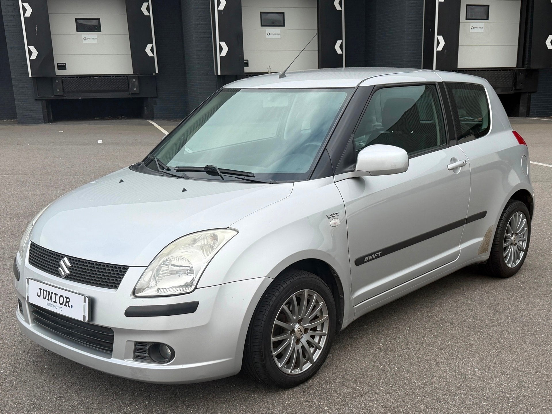 Suzuki Swift 1.5 Exclusive 100PK/SPORTVELGEN/KEYLES/AIRCO/NA, Voorwielaandrijving, Zwart, 4 cilinders, 400 kg