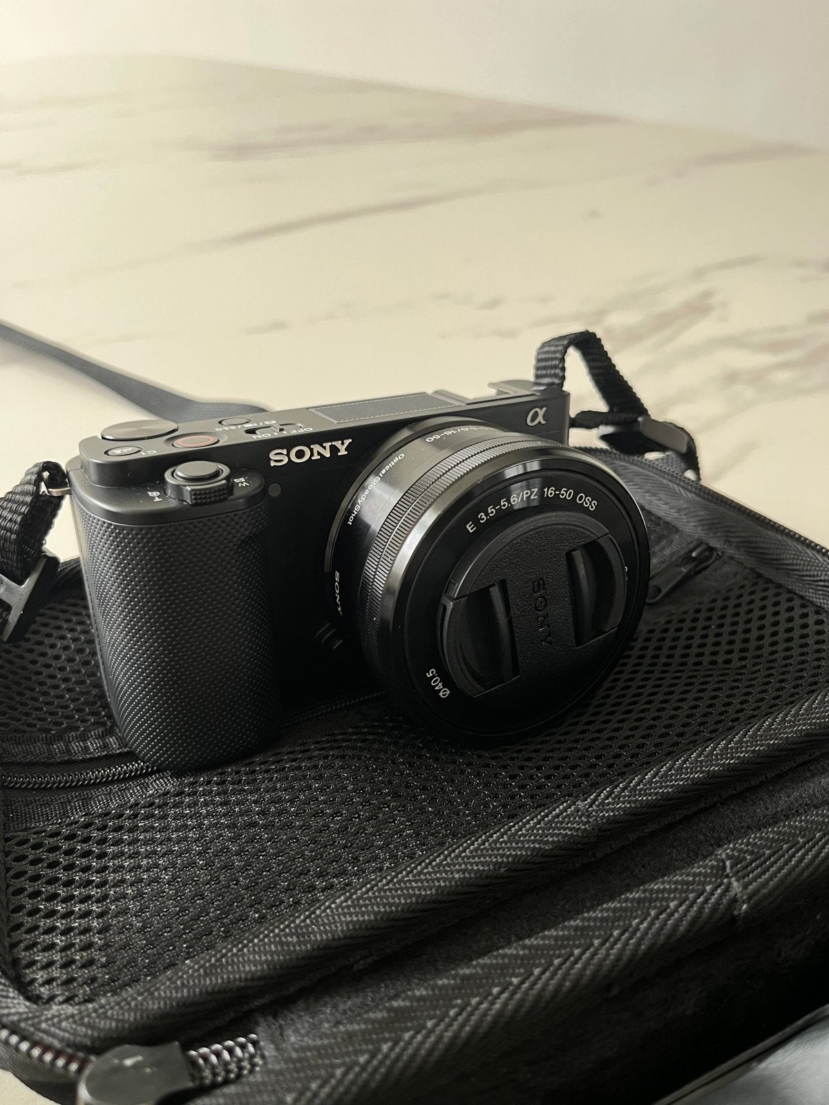 Sony ZV-E10 vlogcamera met 16-50mm lens en grip accessoires, Beeldstabilisatie, Ophalen of Verzenden, Zo goed als nieuw, 4 t/m 7 keer