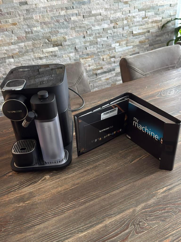DE LONGHI Nespresso Gran Lattissima, Witgoed en Apparatuur, Koffiezetapparaten, Ophalen of Verzenden, Zo goed als nieuw, Koffiemachine