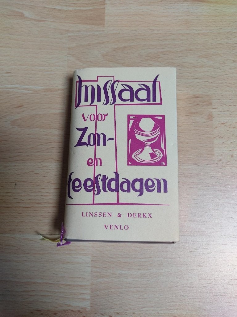 Missaal voor zon en feestdagen; goud op snee., Christendom | Katholiek, Ophalen of Verzenden, Zo goed als nieuw, F. van Couwenberg