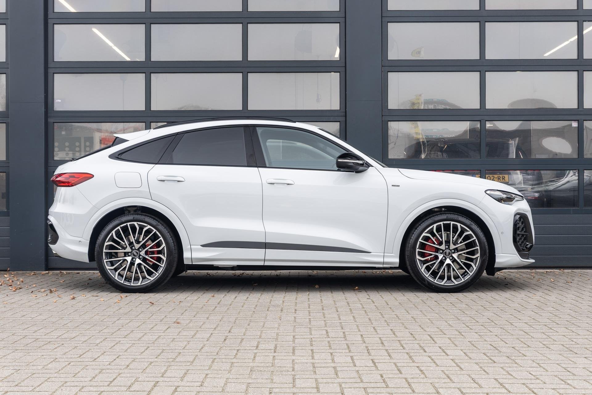 Audi Q5 Sportback 2.0 TFSI e-hybrid quattro S Edition Compet, 12 maanden, 4 cilinders, 150 min, Bedrijf