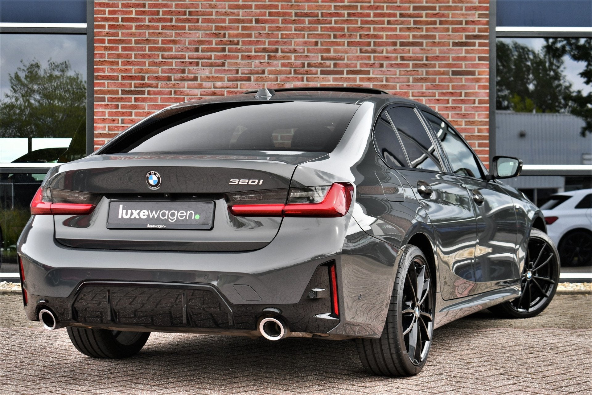 BMW 3-serie 320i M-Sport LCI-2 Dravit Pano ACC 360 HUD 19inc, Auto's, Automaat, Gebruikt, Zwart, 4 cilinders