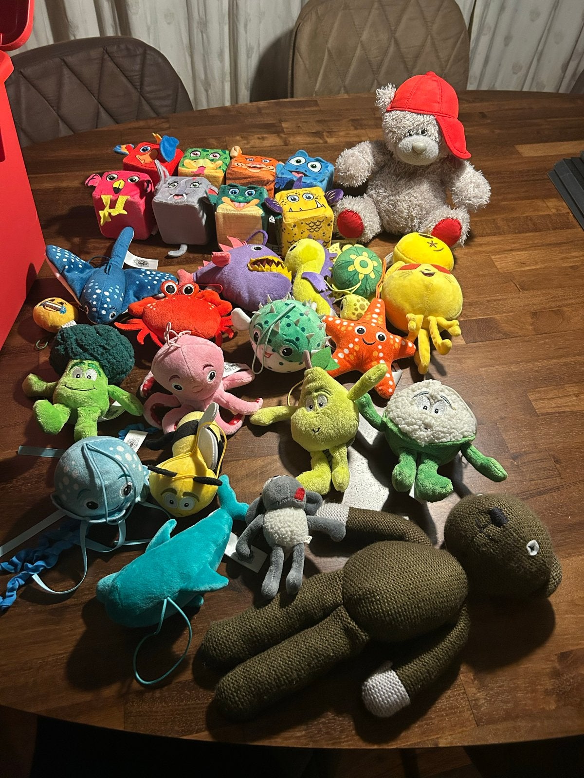 Grote krat vol diverse knuffels (teddybeer, zeedieren), Gebruikt, Beer, Ophalen of Verzenden, Meerkleurig