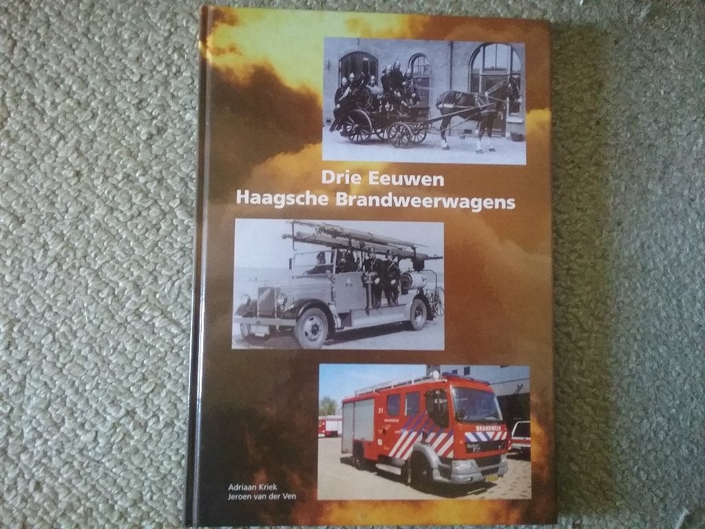 Drie eeuwen Haagsche Brandweerwagens (2004; Den Haag), Boeken, Ophalen of Verzenden, Zo goed als nieuw