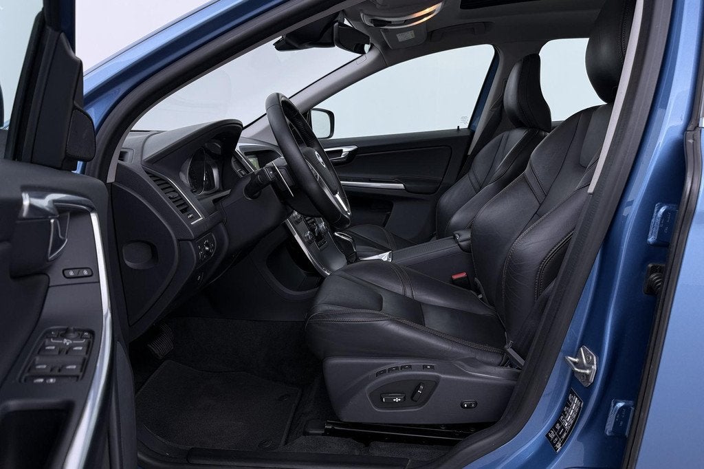 Volvo XC60 2.0 D4 FWD Summum | Panoramadak | Trekhaak | 190, Auto's, Volvo, 1969 cc, Blauw, Leder, Bedrijf
