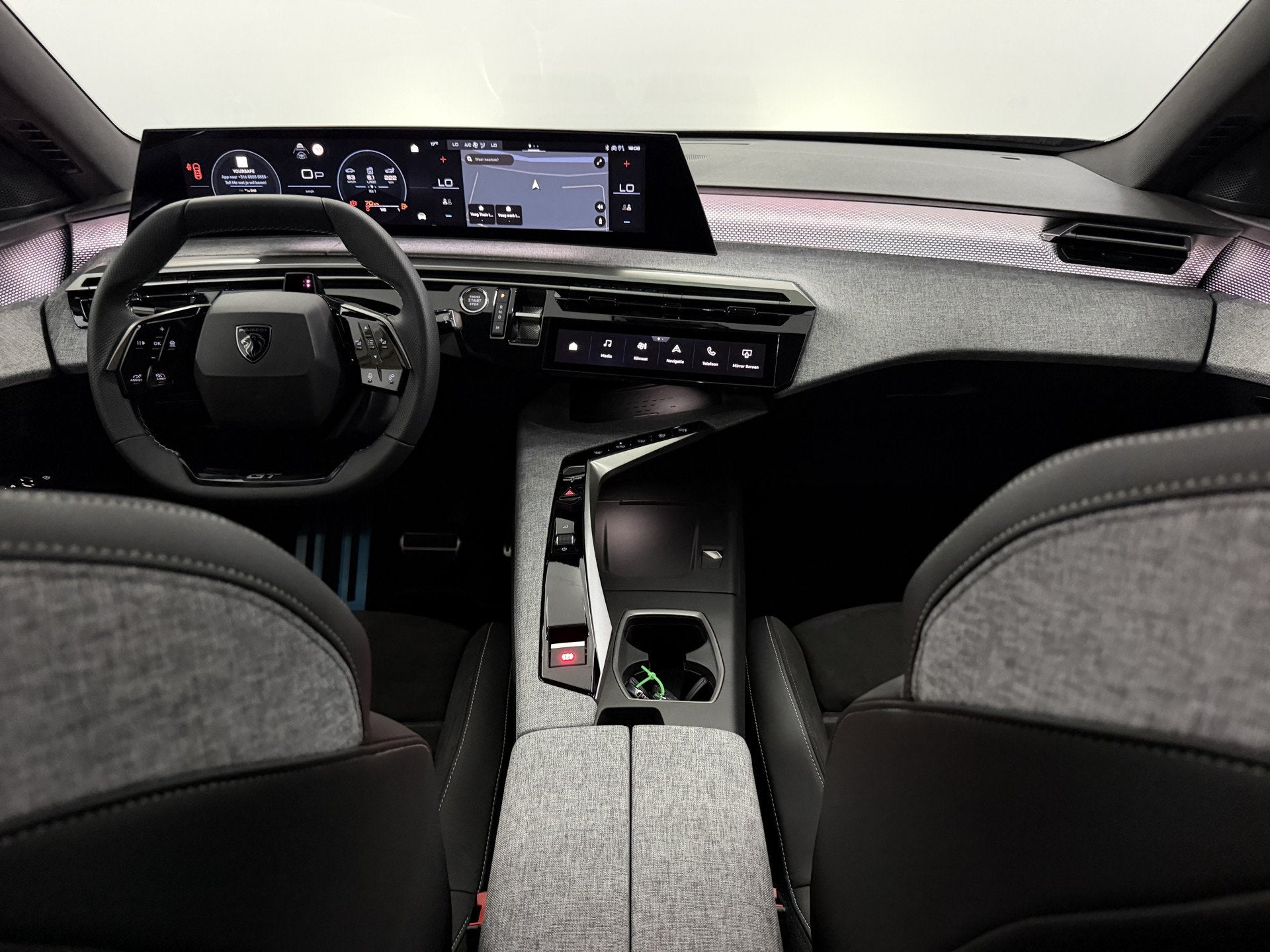Peugeot 5008 1.2 Hybrid 145 GT Exclusief 7p Panoramadak, 360, Auto's, Gebruikt, 1199 cc, 7 stoelen, Bedrijf