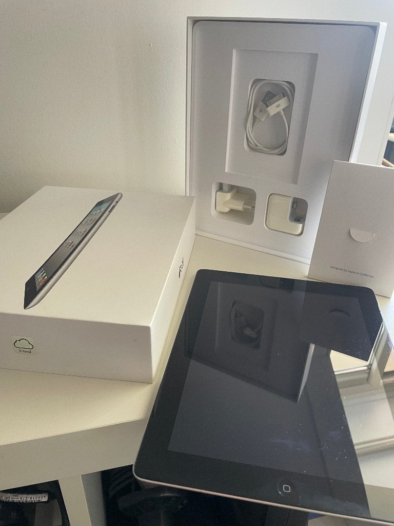 Apple Ipad 2  A1395 16GB (BJ2012)  incl doos+kabel, Apple iPad, Zo goed als nieuw, Grijs, 16 GB