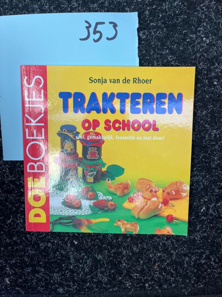 Trakteren op School - Sonja van de Rhoer (DOE BOEKJES), Ophalen of Verzenden, Zo goed als nieuw, Gezond koken, Taart, Gebak en Desserts