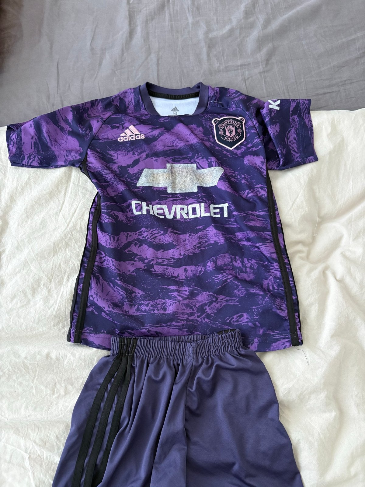 Manchester United De Gea keepers tenue maat 140, Sport en Fitness, Voetbal, Maat S, Ophalen of Verzenden, Zo goed als nieuw, Set