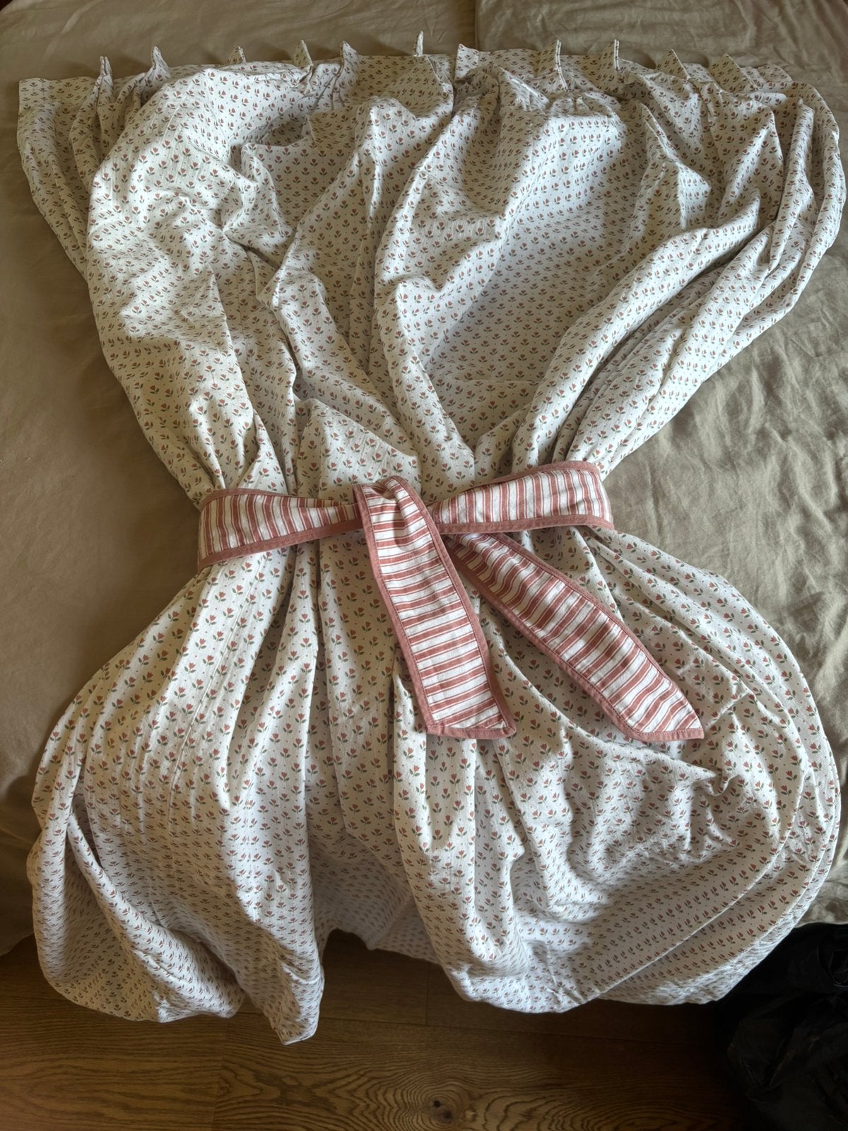 Harriets hous gordijn met baby dekbedovertrek, Ophalen of Verzenden, Zo goed als nieuw, Gordijn