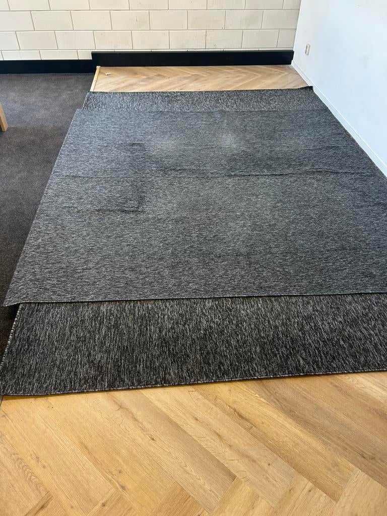 Twee vloerkleden gratis af te halen, Gebruikt, 200 cm of meer, Ophalen of Verzenden, 200 cm of meer