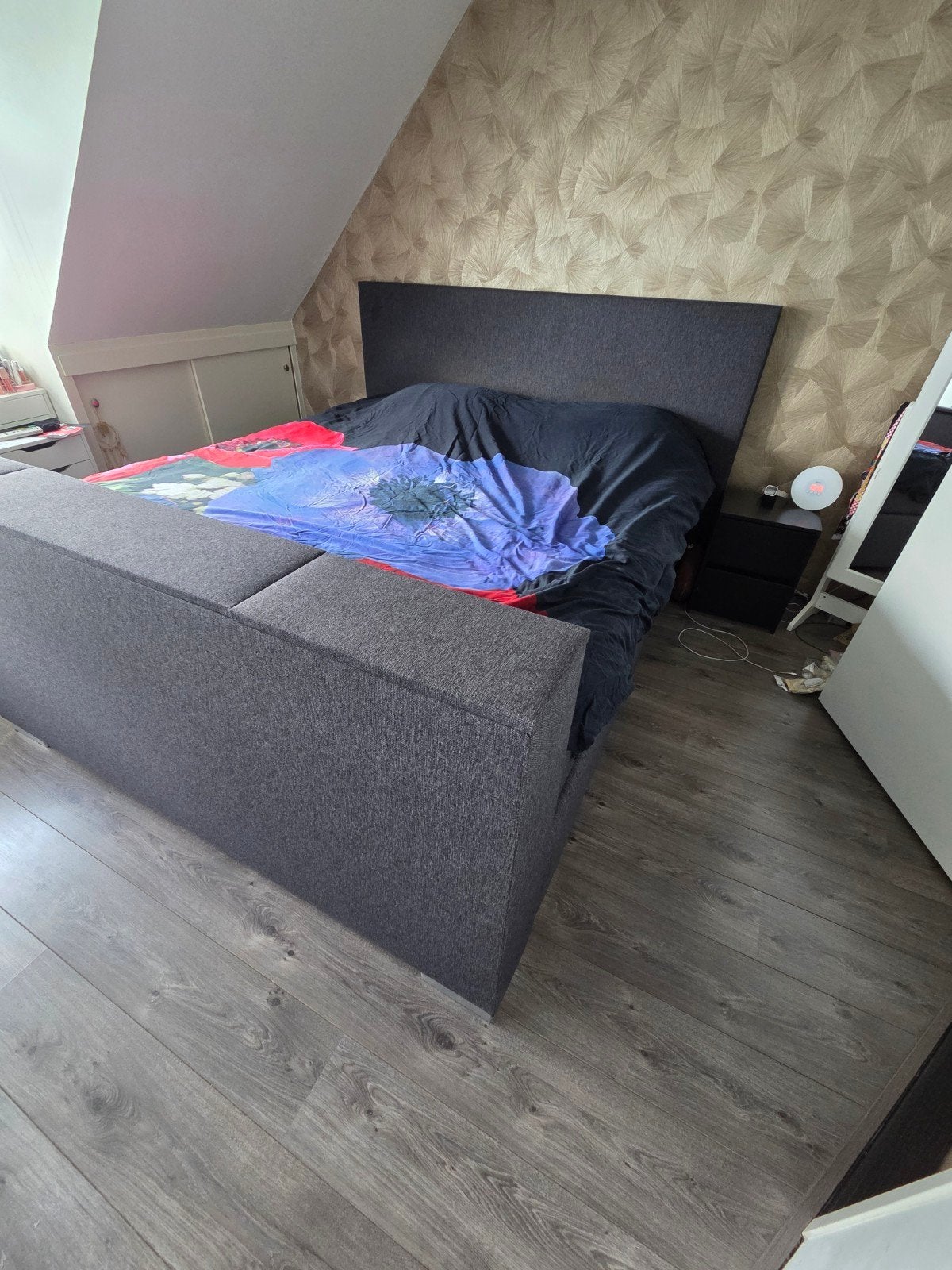 Tweepersoons boxspring met TV-lift. 180x200, Ophalen, Overige kleuren, Tweepersoons, Modern met TV-lift en opbergruimte