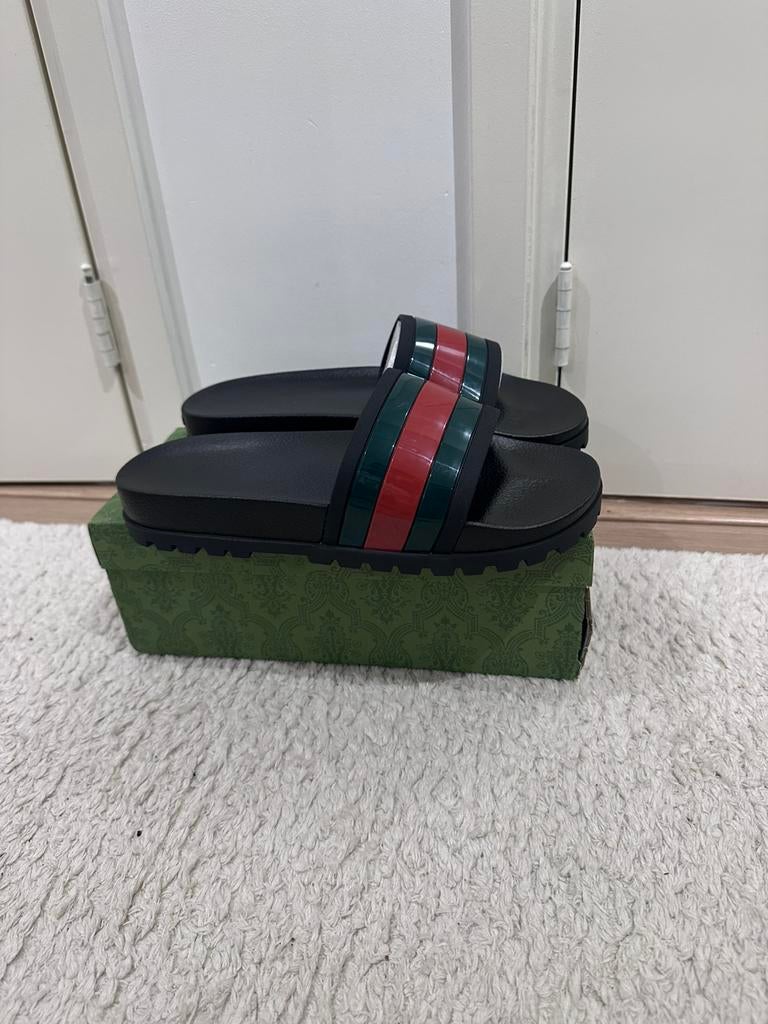 Gucci slippers zwart maat 41-44 OP VOORRAAD, Kleding | Heren, Ophalen of Verzenden, Nieuw, Zwart, Slippers