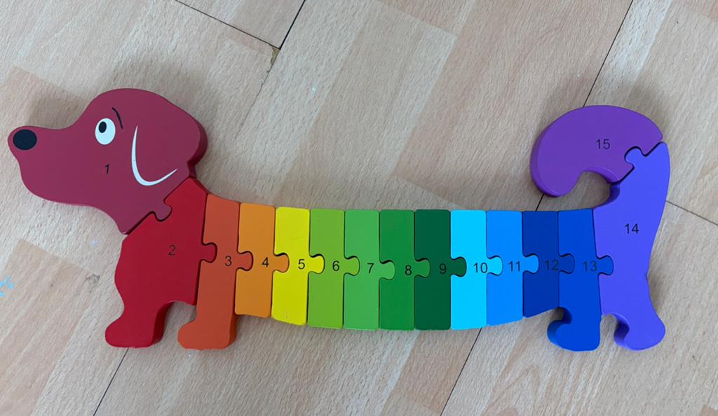 Puzzel hout. Teckel met cijfers 1 tm 15, Ophalen of Verzenden, 10 tot 50 stukjes, Zo goed als nieuw