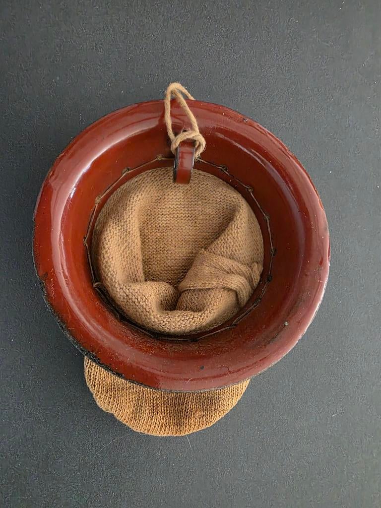 Oude emaille tante Betje thee of koffiefilter bruin oxblood, Ophalen of Verzenden