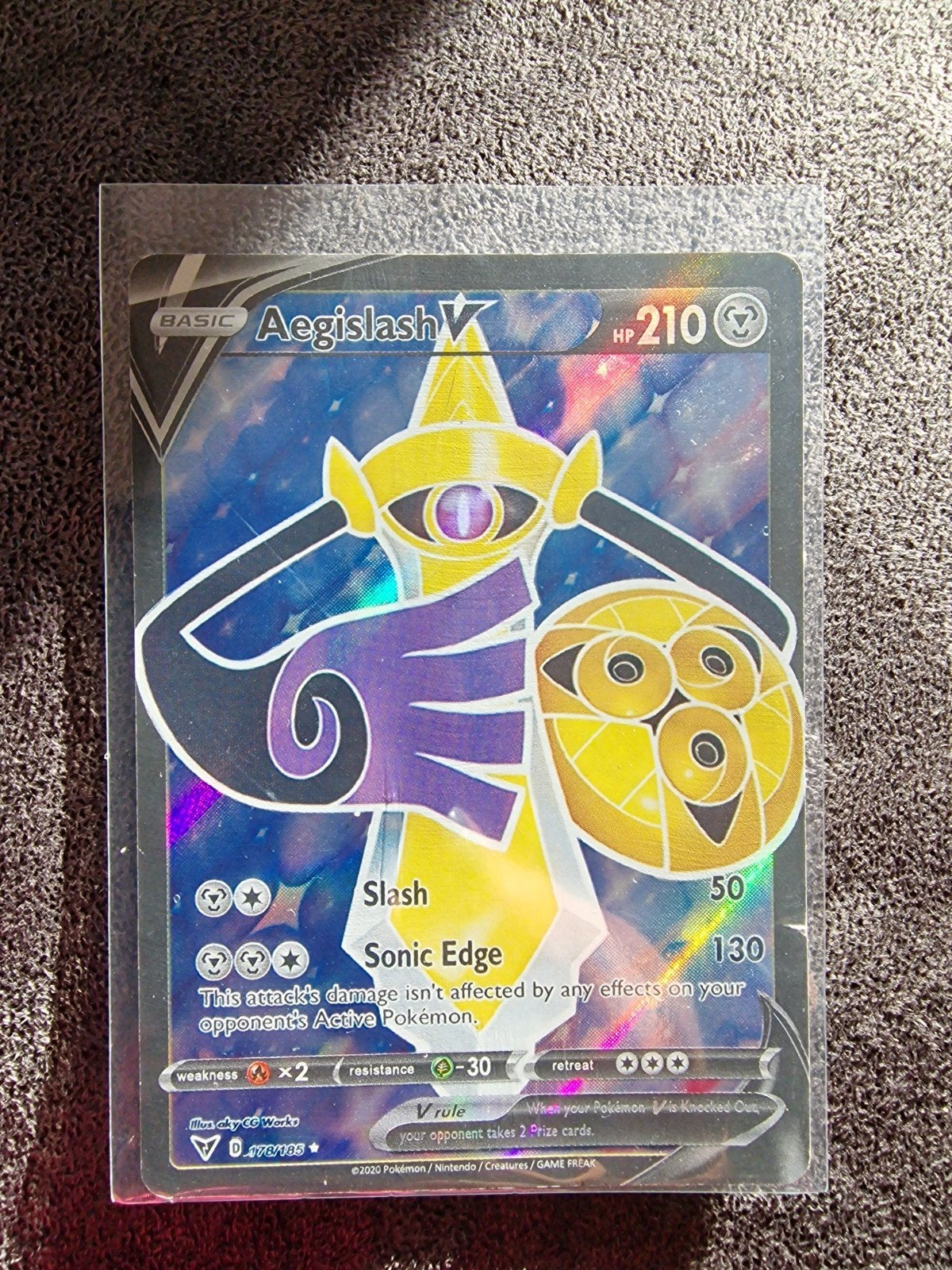 Aegislash V 178/185 Pokémon Kaart, Ophalen of Verzenden, Zo goed als nieuw, Losse kaart, Foil