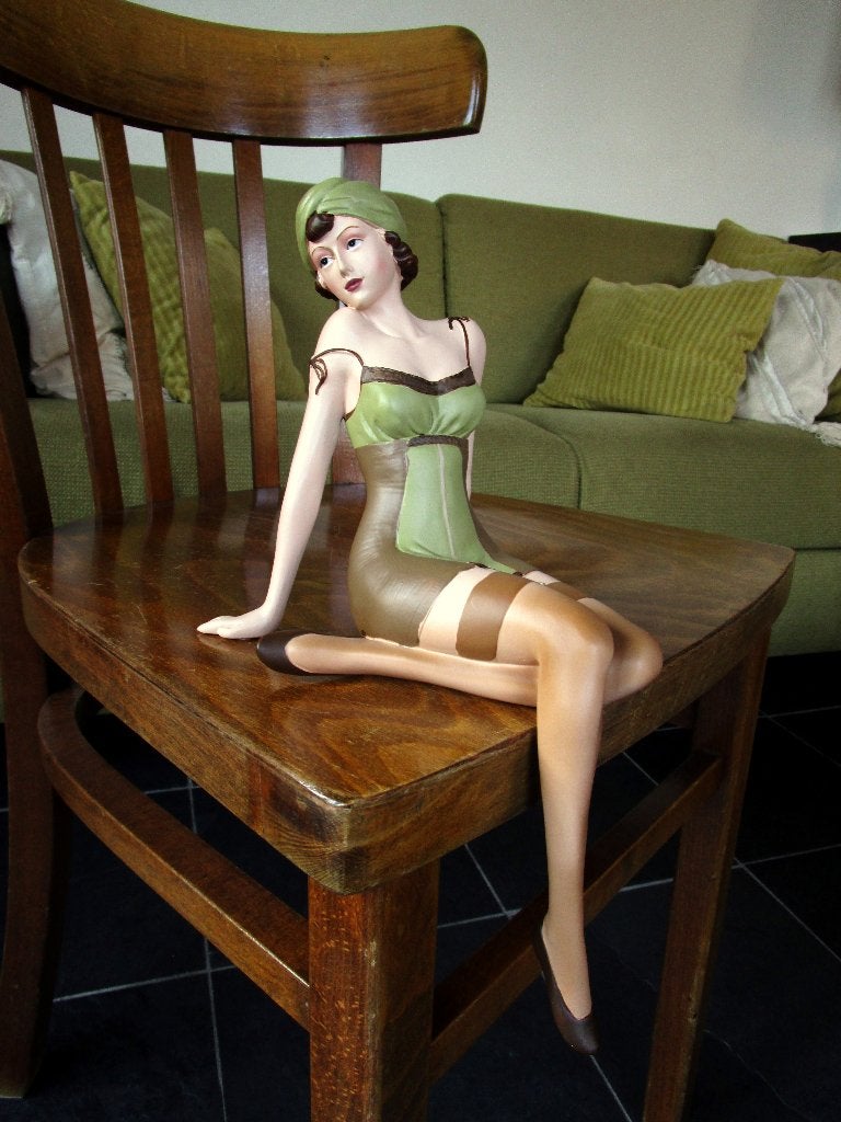 Retro pin-up beeldje, dame in lingerie polystone, Ophalen of Verzenden, Nieuw, Mens