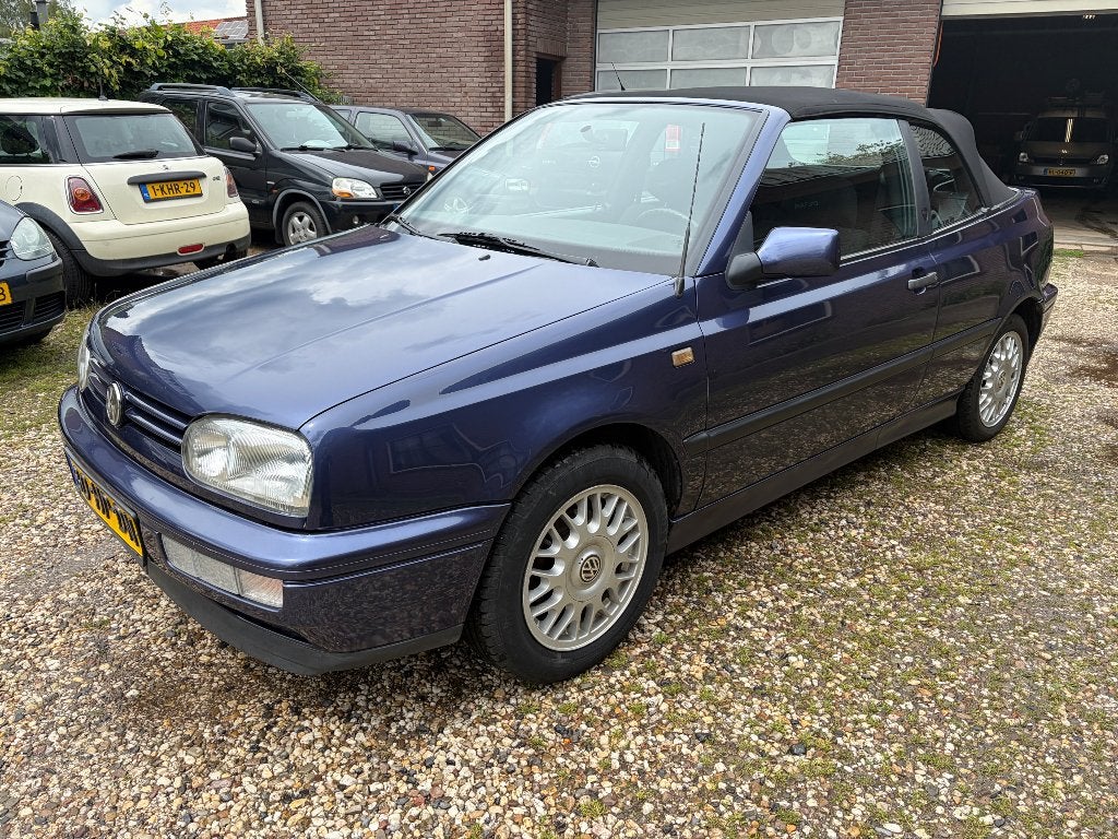 Volkswagen Golf 1.8 Cabriolet pink floyd youngtimer, Auto's, Voorwielaandrijving, Stof, 4 cilinders, Cabriolet