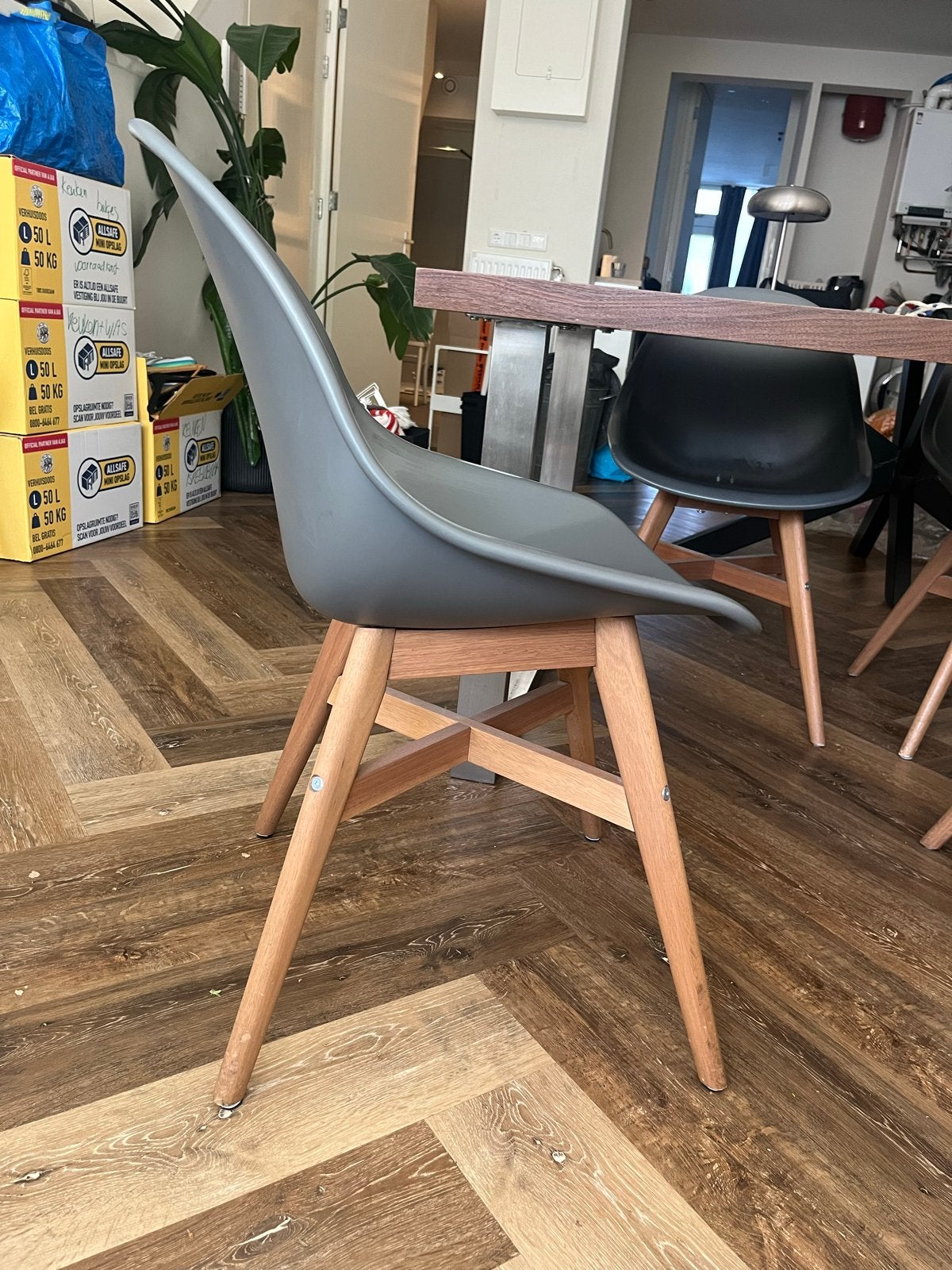 Grijze Fanbyn kuipstoelen IKEA met houten poten (4 stuks), Huis en Inrichting, Ophalen, Gebruikt, Vier, Grijs