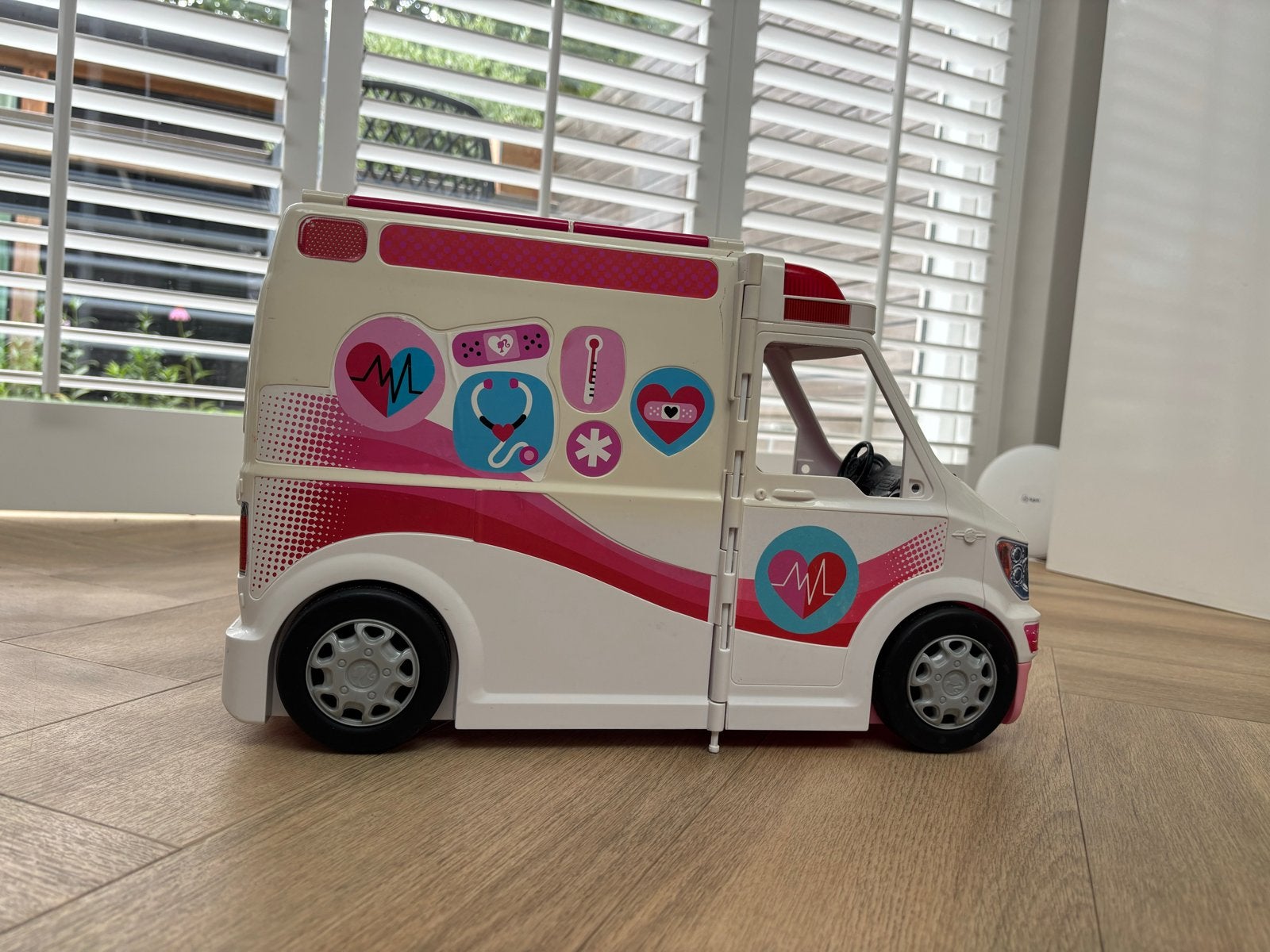 Originele Barbie ambulance met licht en geluid, Ophalen, Gebruikt