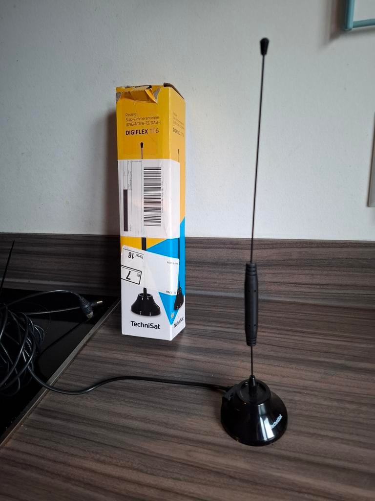 Digiflex TT6 DVB-T Antenne - TechniSat, Ophalen of Verzenden, Zo goed als nieuw, Antenne