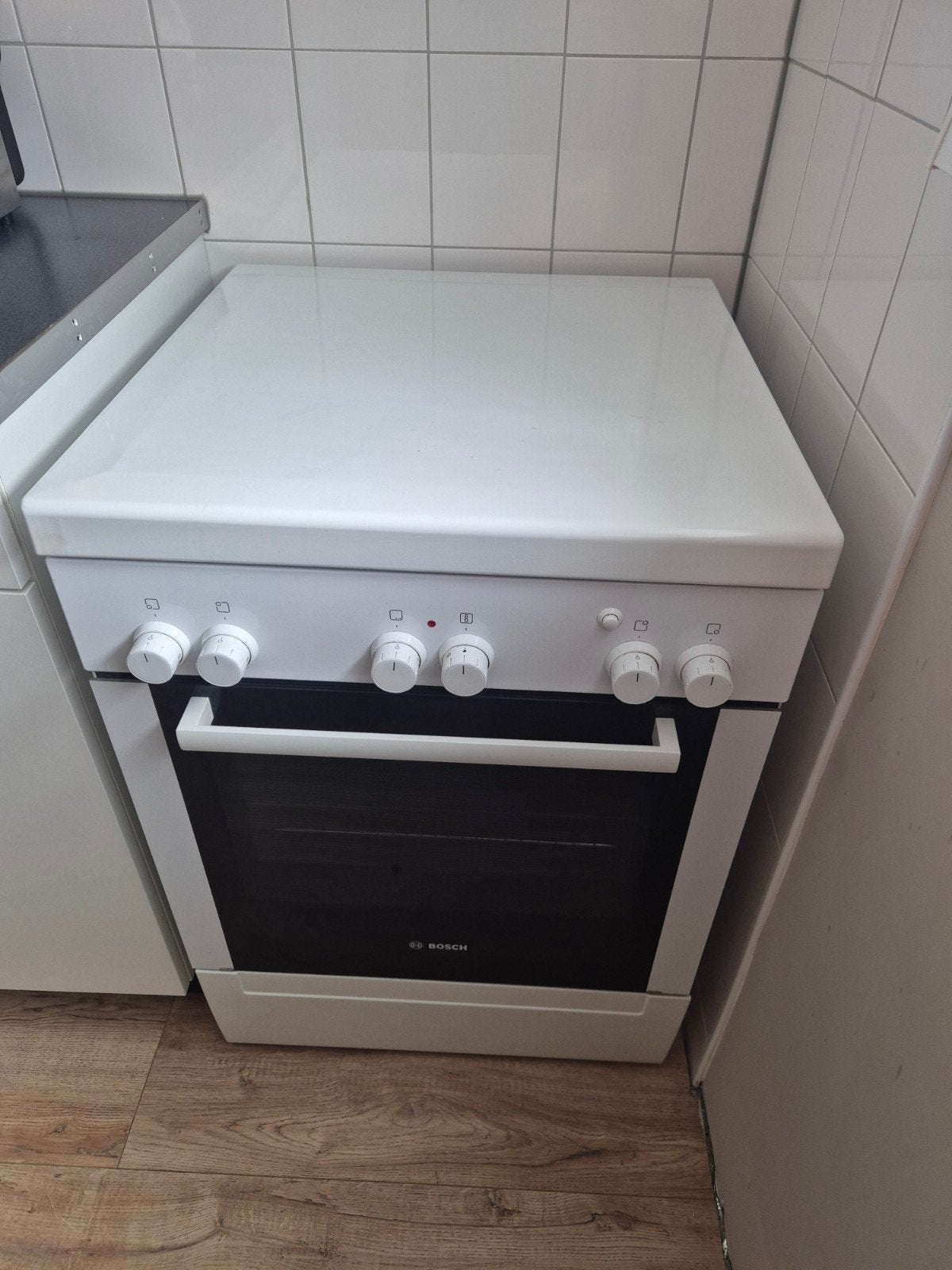 Bosch Vrijstaand Gasfornuis met Oven - Wit, Ophalen, Gebruikt, Grill, 4 kookzones