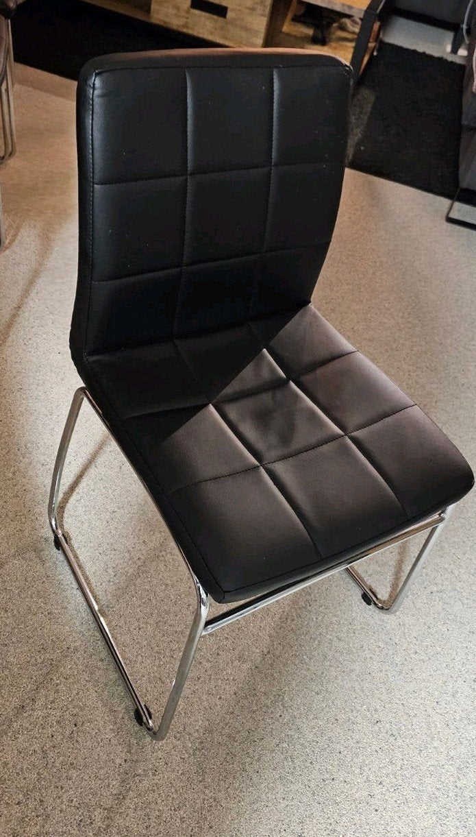 Zwarte eetkamerstoelen 4x met chromen onderstel, Ophalen, Gebruikt, Vier, Modern