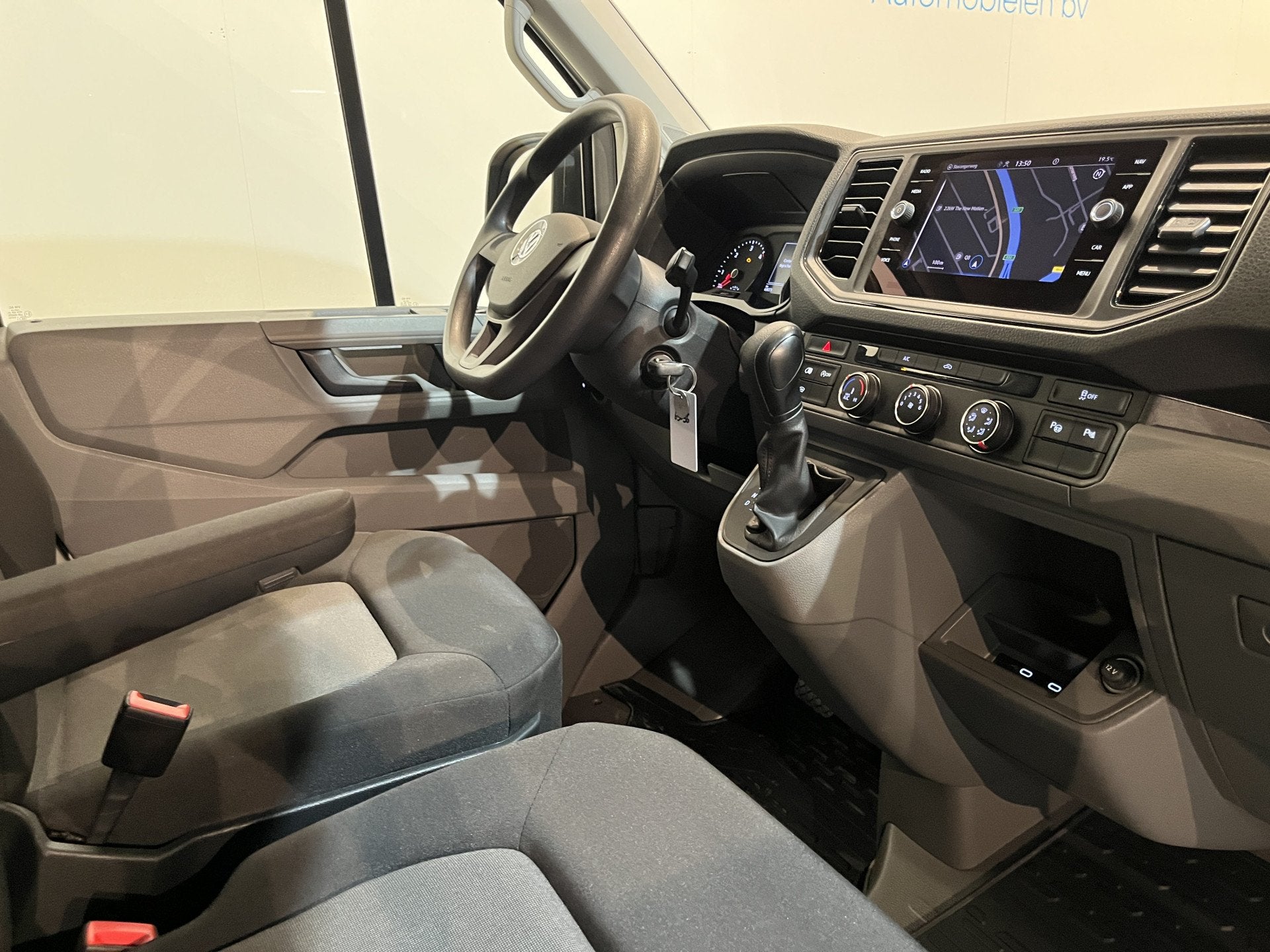 Volkswagen Crafter 35 2.0 TDI L3H3 140 PK Automaat / Euro 6, Stof, Gebruikt, 4 cilinders, Met garantie (alle)