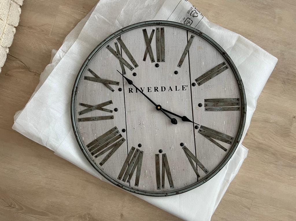 Mooie wandklok - Riverdale, Ophalen of Verzenden, Zo goed als nieuw, Analoog, Wandklok