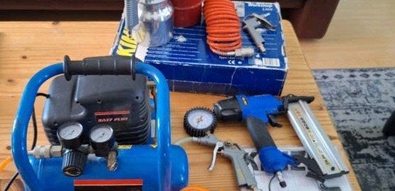 Kenzoo Luchtcompressor met accessoires, Doe-het-zelf en Verbouw, Compressors, Minder dan 25 liter, Ophalen, Gebruikt, Minder dan 200 liter/min