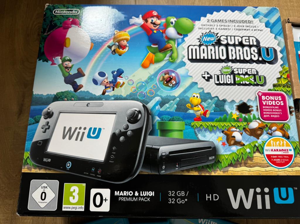 Wii U Mario & Luigi Premium Pack + Pro Controller, Ophalen of Verzenden, Zo goed als nieuw, Met 2 controllers, Met games