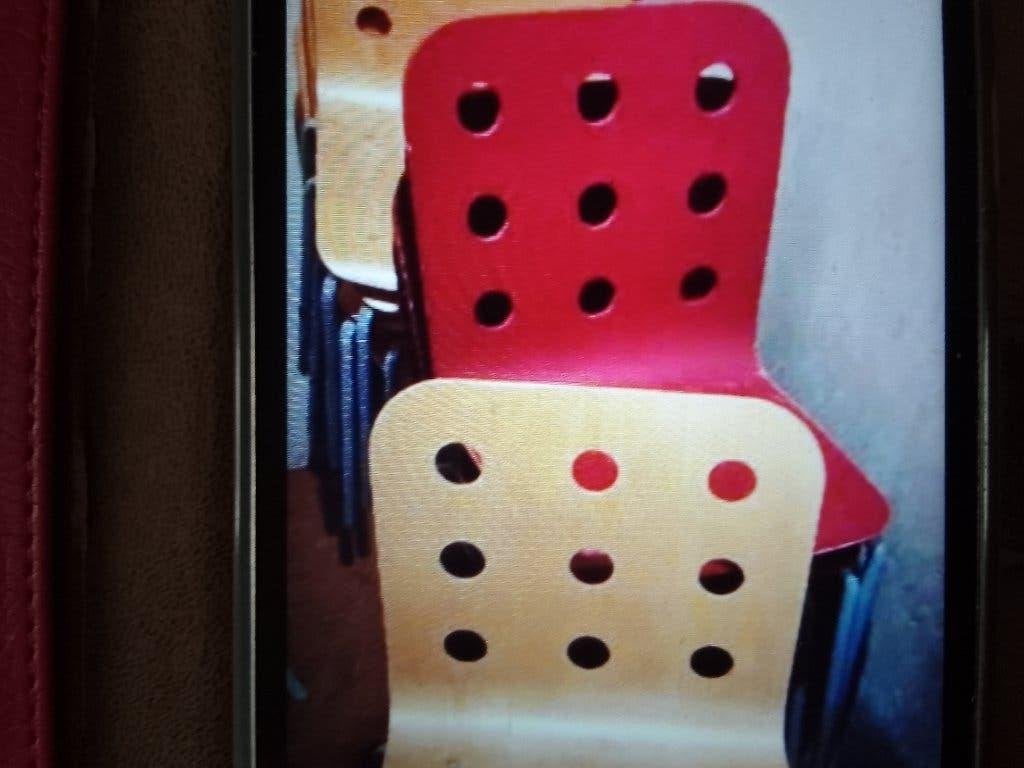 Gezocht rode eethoekstoel of andere rode, Huis en Inrichting, Ophalen, Zo goed als nieuw, Rood, Eén