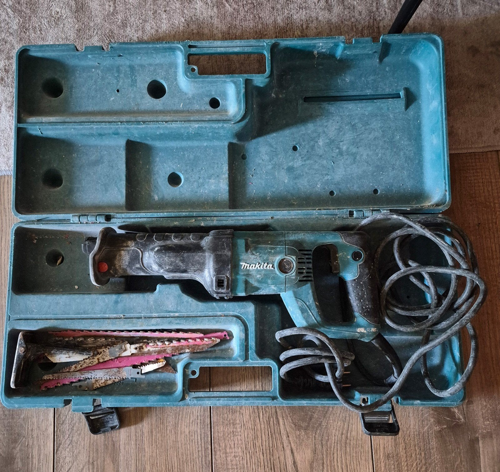 Makita JR3050T Reciprozaag 1010W, Ophalen, Gebruikt, 70 mm of meer, 600 tot 1200 watt