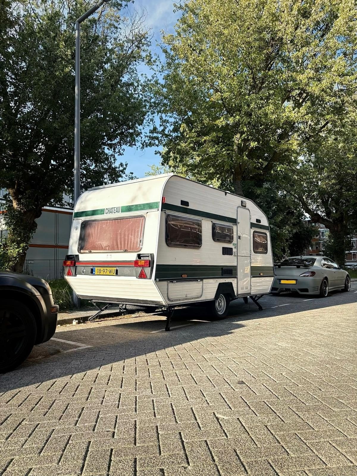CHATEAU VICTORY 420 CARAVAN [OP ZONNEPANEEL], Caravans en Kamperen, Caravans, Treinzit, Particulier, 4 tot 5 meter, 500 - 750 kg