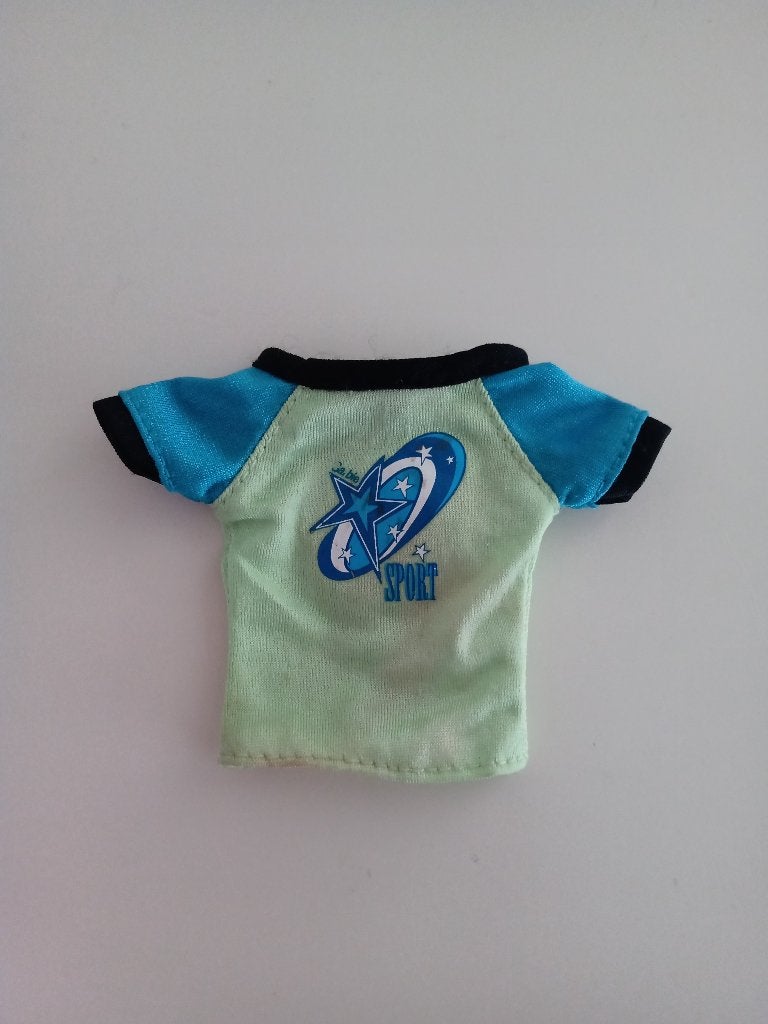 Foto 8 van Veel leuke Shirtjes voor (Barbie) Poppen (12 foto’s)