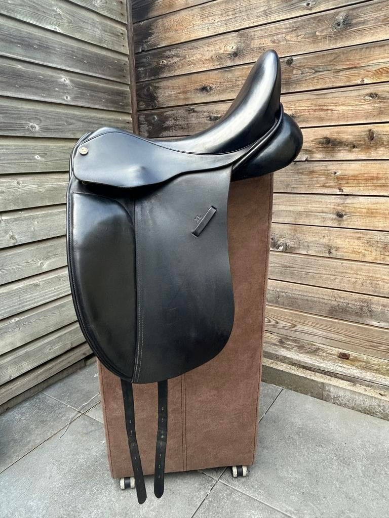 KM XL zadel 17,5 inch, Ophalen, Zo goed als nieuw, Dressuur