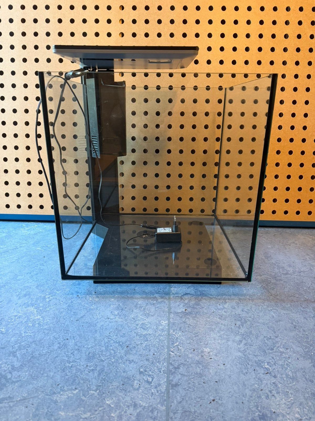 SuperFish Qubiq 60 Pro Aquarium – Zwart, Dieren en Toebehoren, Ophalen, Zo goed als nieuw, Leeg aquarium, Superfish