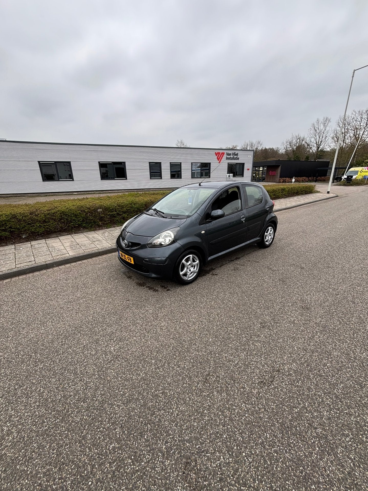 Toyota Aygo 1.0-12V + 5-deurs AIRCO 116633KM NAP, Auto's, Toyota, Voorwielaandrijving, Stof, Gebruikt, Zwart