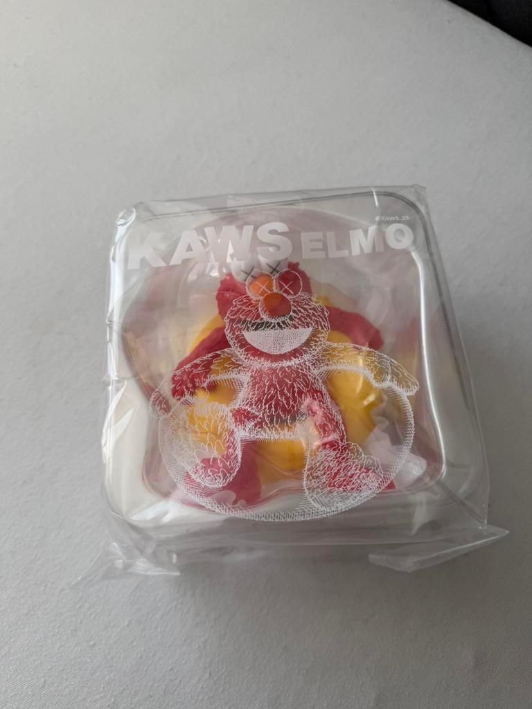 Kaws x sesame street elmo vinyl figure, Ophalen