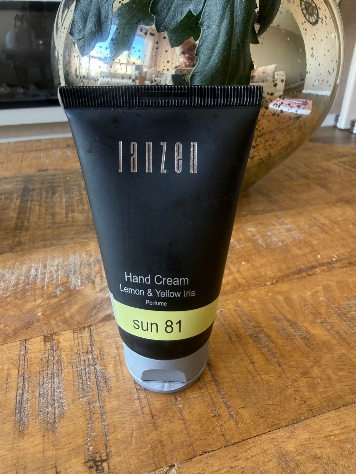 JANZEN hand Crème Sun 81, Sieraden, Tassen en Uiterlijk, Verzenden, Zo goed als nieuw, Bodylotion, Crème of Olie