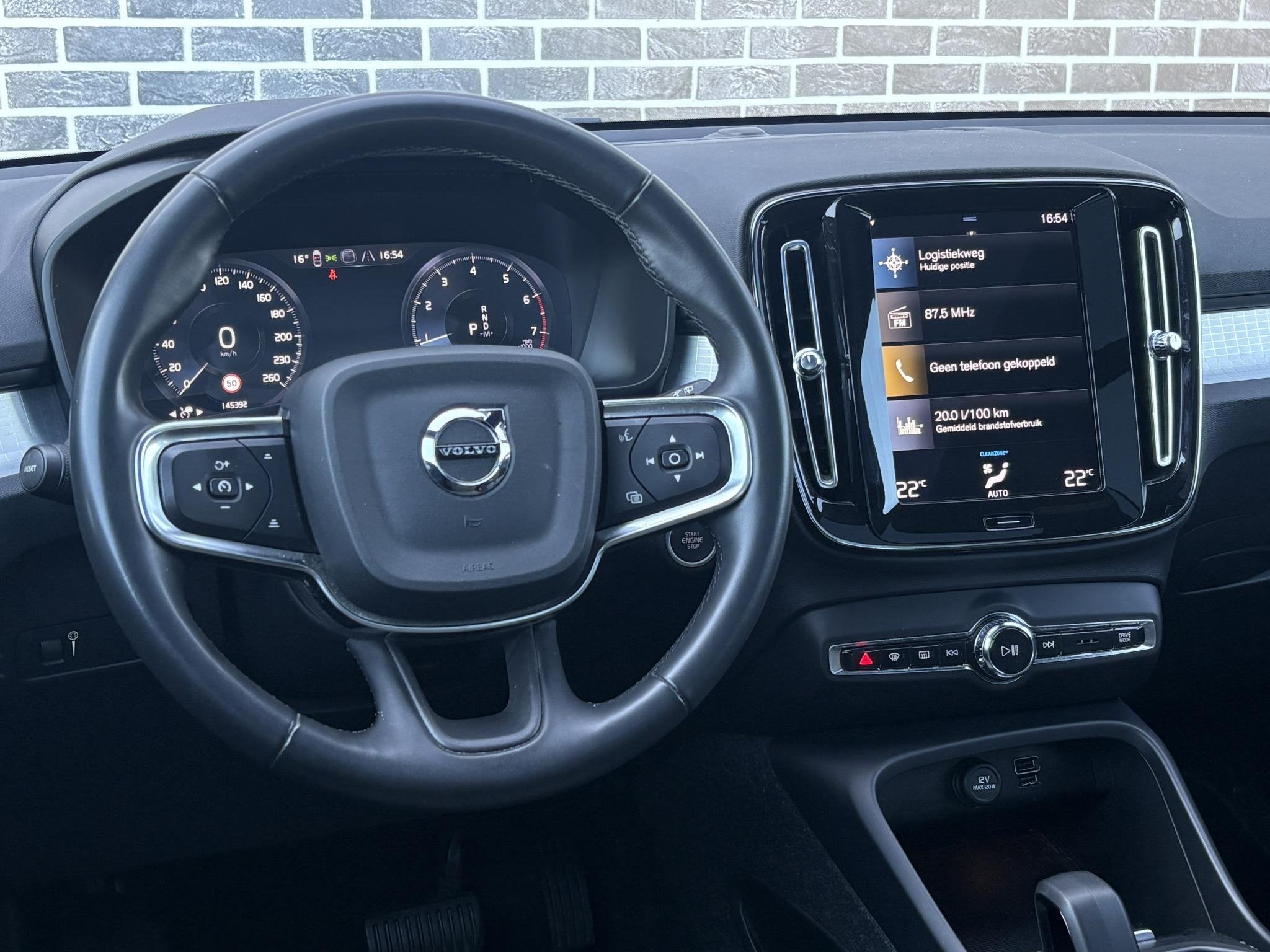 Volvo XC40 1.5 T2 Momentum Business | Panoramadak | Adaptive, Auto's, Gebruikt, Euro 6, Automatische klimaatregeling, Wit