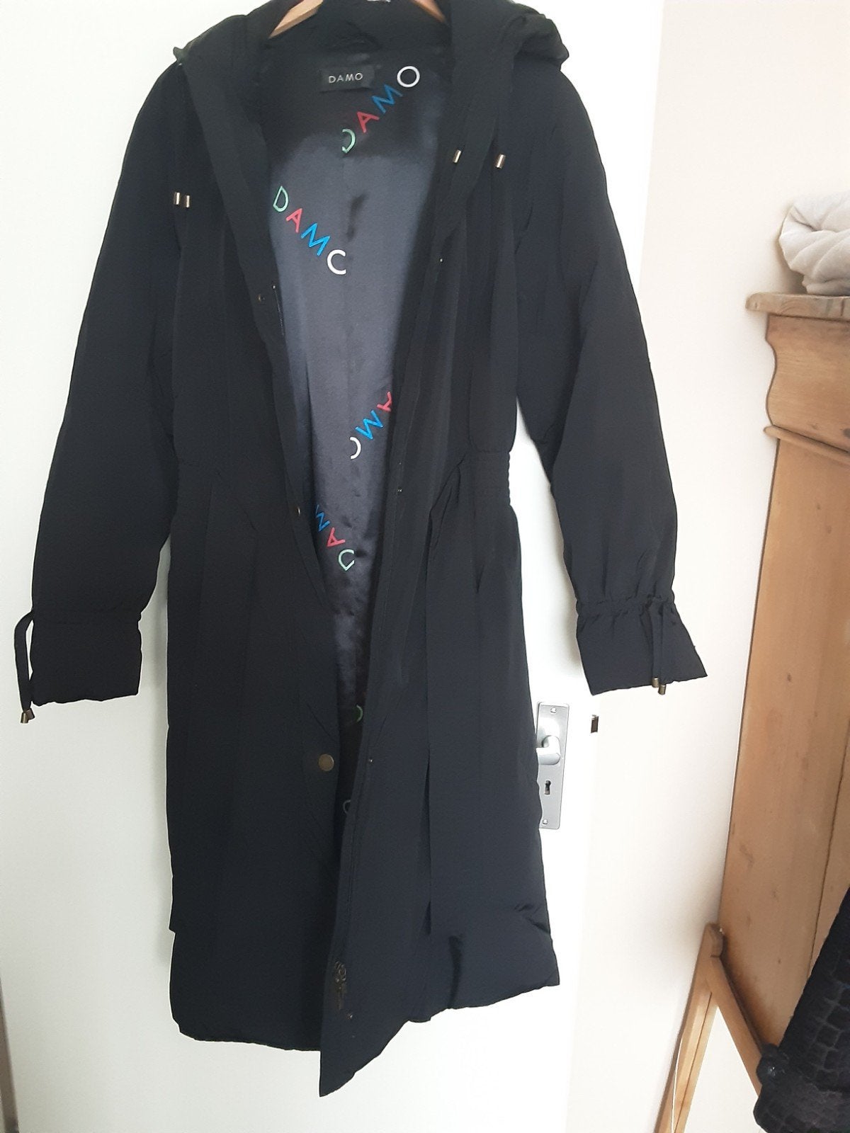 Damo jas maat L met capuchon, Kleding | Dames, Jassen | Winter, Zwart, Maat 42/44 (L), Ophalen of Verzenden, Zo goed als nieuw