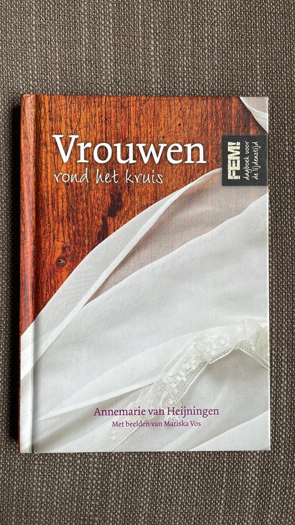Annemarie van Heijningen - Vrouwen rond het kruis, Ophalen of Verzenden, Gelezen, Annemarie van Heijningen