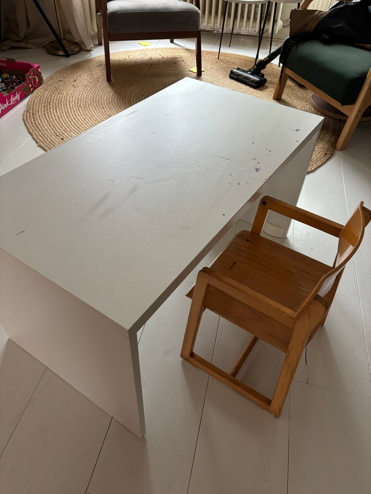 IKEA bureautje met Vintage stoeltje gratis, Huis en Inrichting, Bureaus, Ophalen, Gebruikt, Hout, Kinderbureau